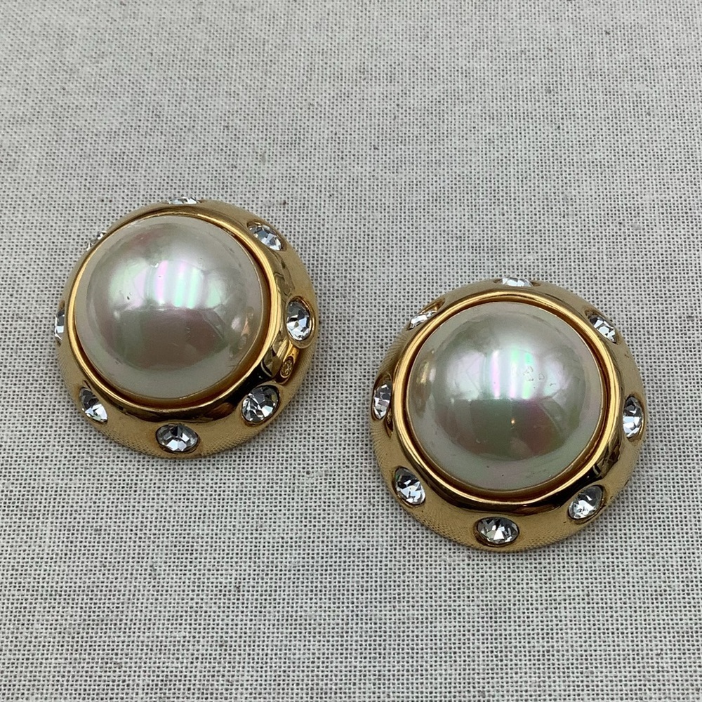Vintage Nina Ricci Pearl and Gold Clip earrings #310